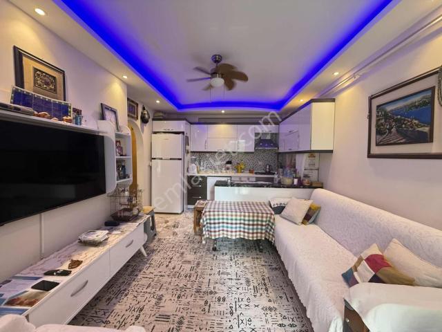 Merkez'de Cam Balkonlu Doğalgazlı 50 M2 1+1 !