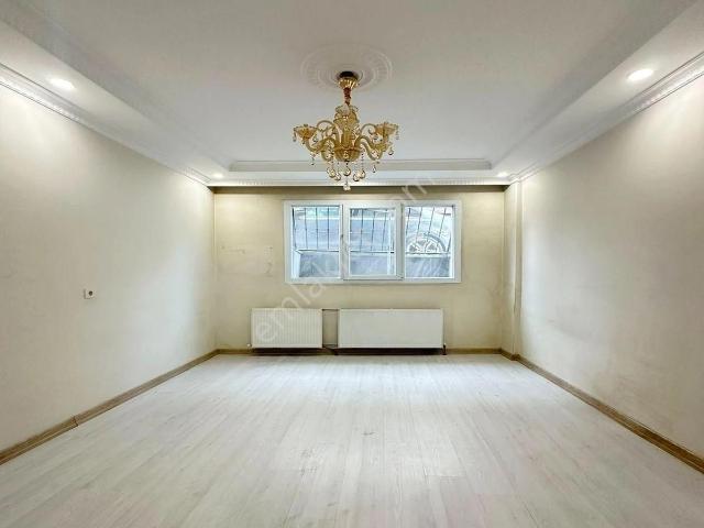 Merkezde Hastaneye Otobüs Duragına Yakın 3+1 Kiralık Daire
