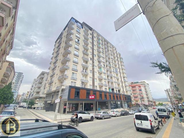 Merkezde Satılık Kiracılı 2+1 Lüks Daire İsbay Emlak'ta