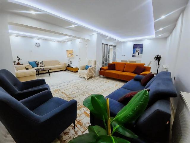 Merkezde Satılık 160 M2 3+1 Ara Kat İçi Yapılı Beyan Sorunu Yok