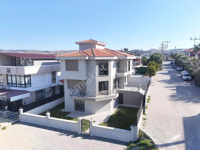 Merkeze Ve Denize Yakın, Bahçeli & Kullanışlı Sıfır 3+1 Villa