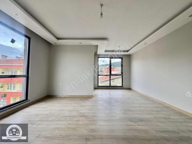 Merkeze Yakın çok Geniş Net 100m2 4.kat Krediye Uygun