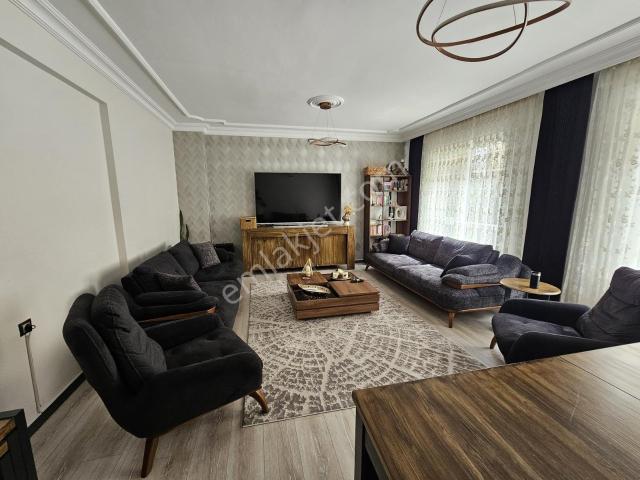 Merkezi Konum, Geniş Alan Ve Ulaşım Avantajlı Modern Daire
