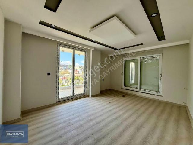 Merkezi Konumda 2+1 Ayrı Mutfaklı Havuzlu Asansörlü Sıfır Daire