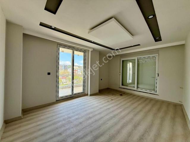 Merkezi Konumda 2+1 Ayrı Mutfaklı Havuzlu Asansörlü Sıfır Daire
