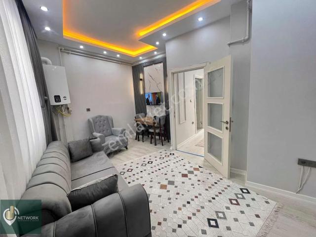 Merkezi Konumda cadde Paralelinde Ulaşım'a Yakın Eşyalı 2+1
