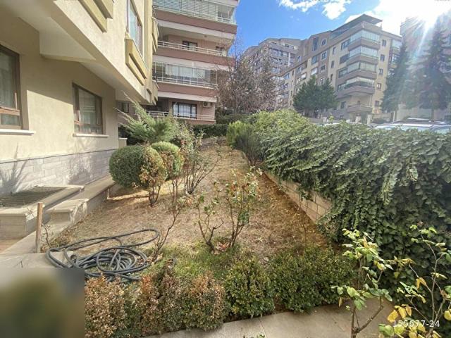 Merkezi Konumda Geniş Satılık 4+1 Daire