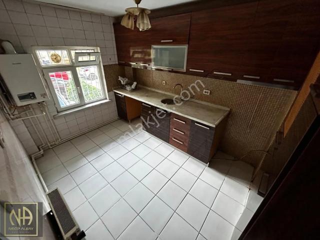 Merkezi Konumda! Esentepe Ufuk Sokak'ta 3+1 Kiralık Daire