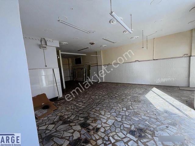 Merkezi Konumda Kepenkli Çift Cephe Kiralık Dükkan