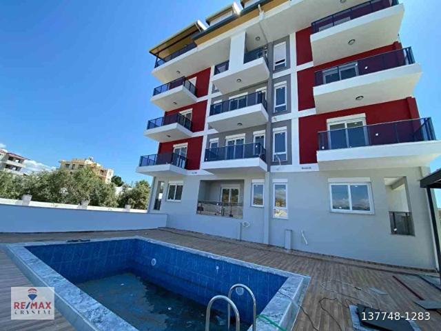 MERKEZİ KONUMDA HAVUZLU FERAH 2+1 DAİRE