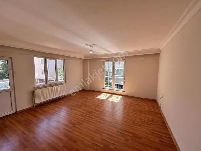 Merkezi Konumda Öztrak Caddesinde Kiralık 3+1 Daire
