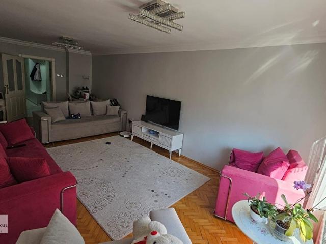 Merkezi yerde, katta, geniş, bağımsız salonlu yapılı 3+1 daireFavorilerime EkleYazdırFacebook ile pa