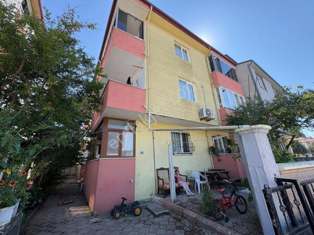 ! Merkezin Kalbinde! Karasu Yalı Mahallesi'nde 2+1 Bahçeli Daire