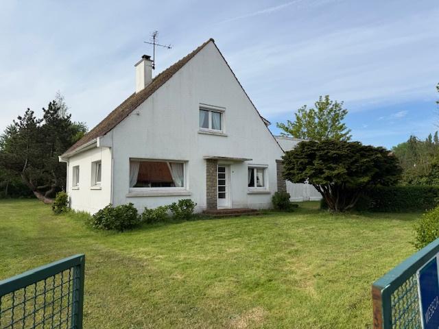 Merlimont ensemble immobilier bâti sur un terrain de 1725m2, maison de 100m2, 3 ch, garage, bâtiment de 115m2