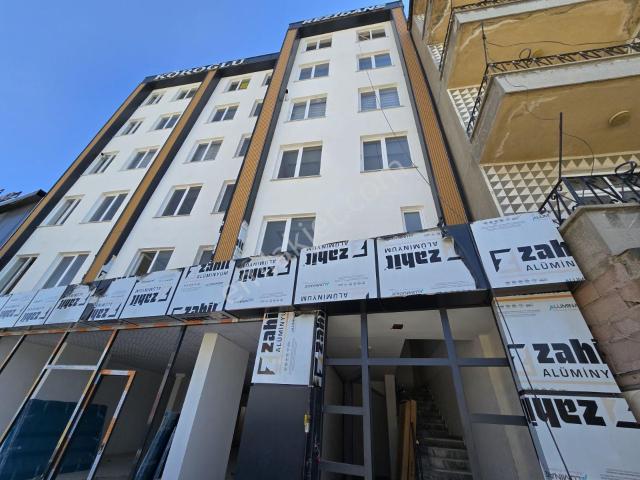 Mermerciler Kavşağında, Ara Kat, Satılık 1+1