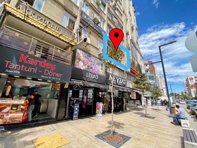 Mersin Çarşı Merkezinde, İstiklal Caddesi’ne Cepheli Satılık Ofis