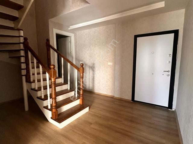 Mersin Erdemli Merkez'de Site İçinde Satılık 5+1 Dubleks Daire