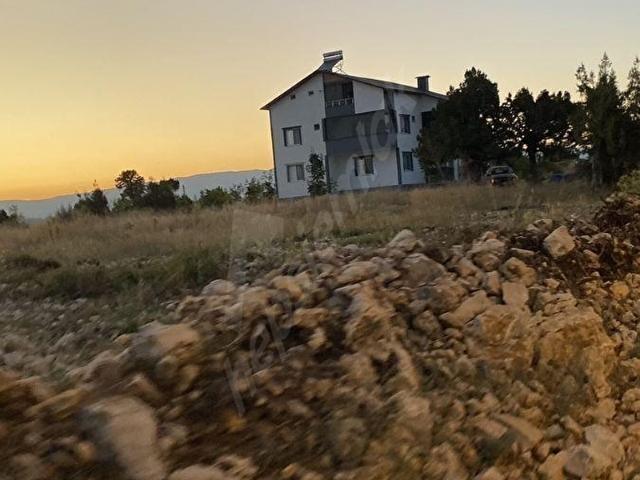 Mersin Erdemli Sarıkaya mahallesi satılık 2.640 metre tarla kepçe ve Beko imarı yapılmış