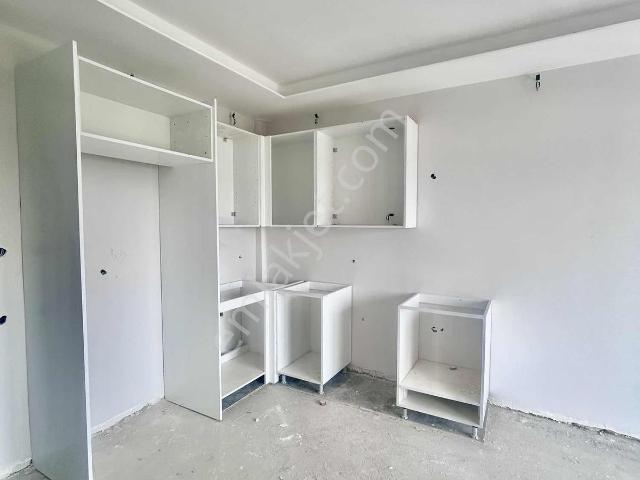 Mersin Eski Mezitlide Satılık 1+1 Daire