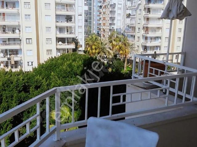Mersin Mezitli Yeni Mah. Emirler Sitesinde Satılık 3+1 Boş Daire