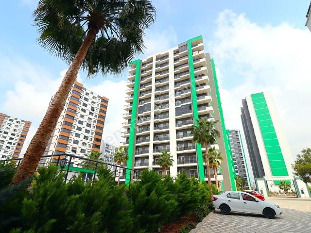 Mersin Mezitli’de Sahile Yakın Havuz Manzaralı Daire