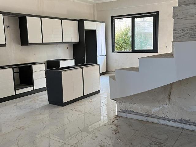 Mersin Susanoğlunda denize 400 metre havuzlu lüks villa
