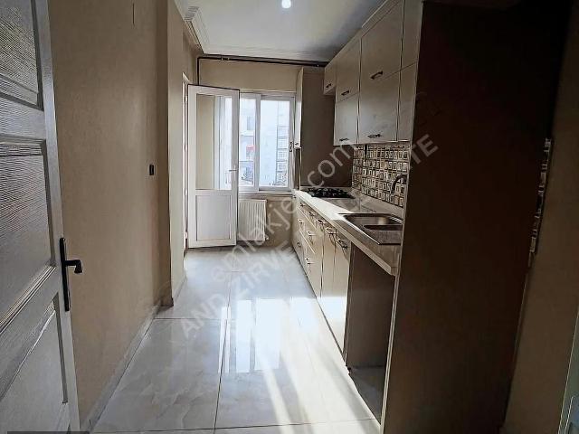 Mersin Yenişehir Gazi Mah.muğdat Cami Vivarı 3+1