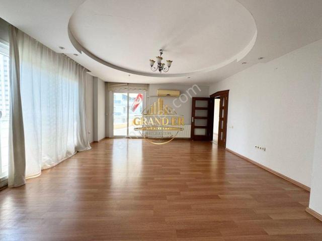 Mersin Yenişehir Limonluk'ta 200 M², 3 Cepheli Satılık Daire