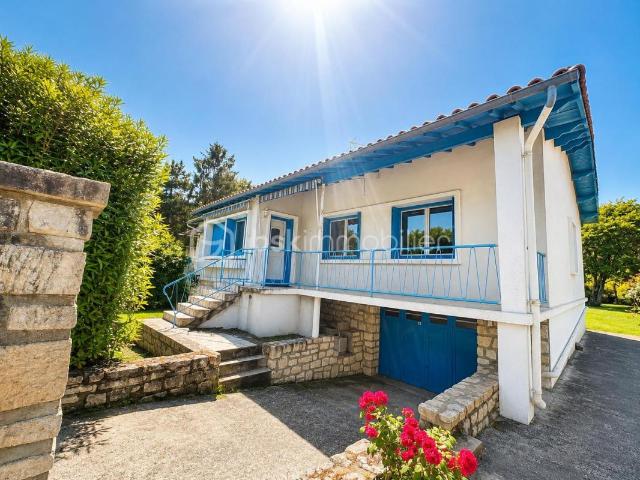 Meschers sur Gironde – Élégante maison royannaise – 140 m² – Grand jardin clos 1100 m² – Garage & dépendances