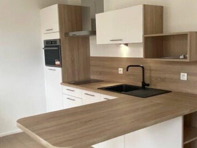METZ CENTRE PORT ST MARCEL STUDIO SUPERBE CUISINE EQUIPEE