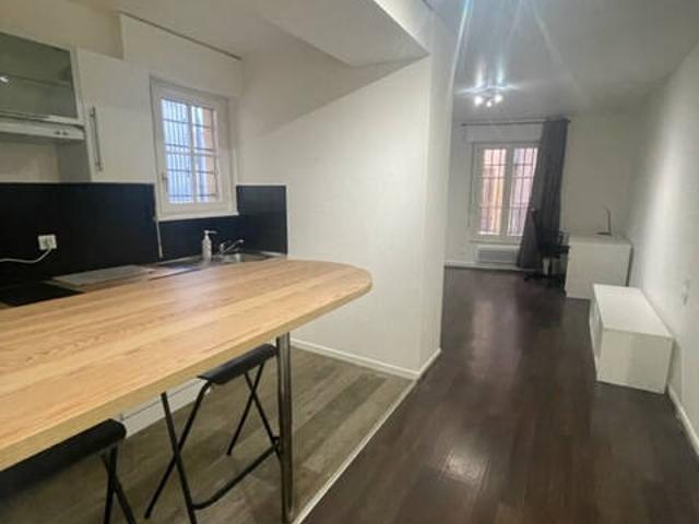 METZ CENTRE STUDIO MEUBLE 32 M2 CUISINE EQUIPEE