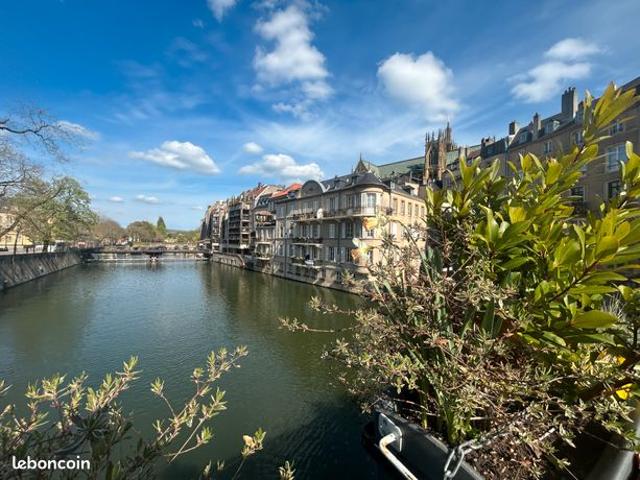 Metz Hyper Centre – Vue exceptionnelle sur la Moselle et les monuments