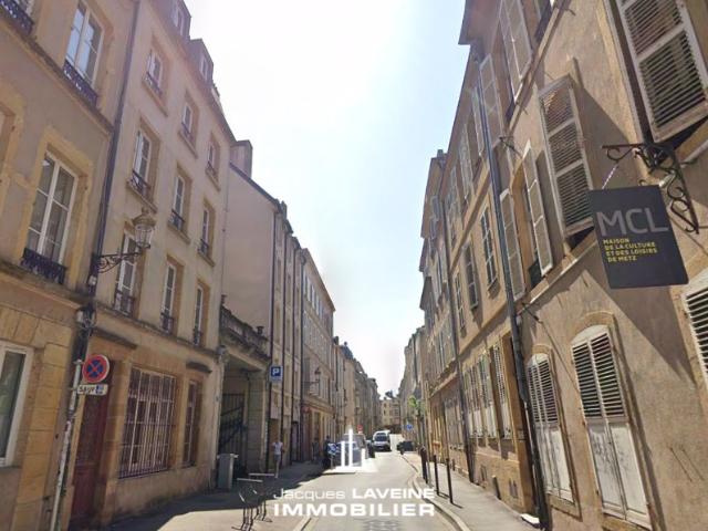 METZ LES ILES IMMEUBLE DE RAPPORT 15 PIECES