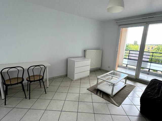 METZ: studio meublé à louer en résidence récente