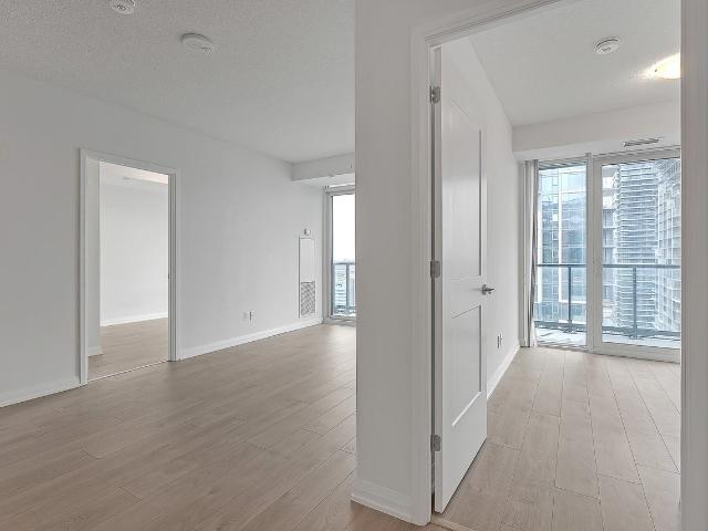 Met Condos 3 Bedroom Home for Rent at 7965 Jane St, Vaughan, ON L4K 2M7 Concord