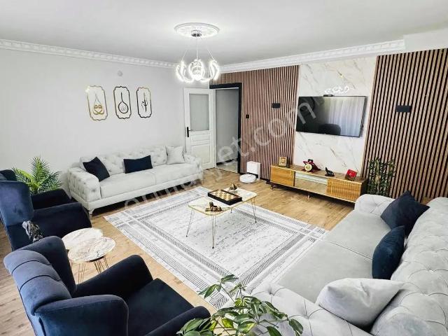 Meta'dan Doğukent Cadde Üstünde Full Yapılı 4.5+1 Dubleks Daire