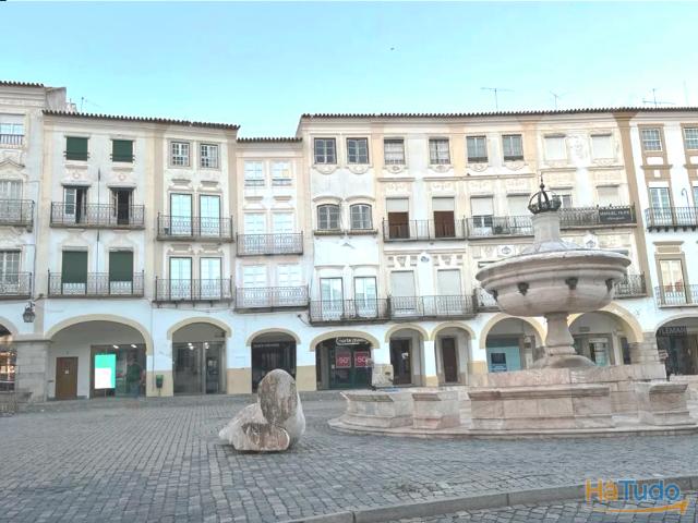 METADE DE PRÉDIO HISTÓRICO DUPLEX NA PRAÇA DO GIRALDO ? ÉVORA, PATRIMÓNIO MUNDIAL DA UNESCO | 26064055582