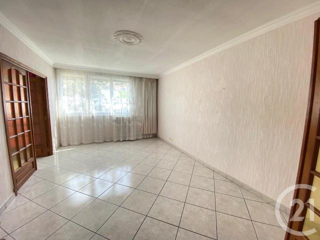 METARE: Appartement de type 4 de 80m² au 8ième étages d'une.