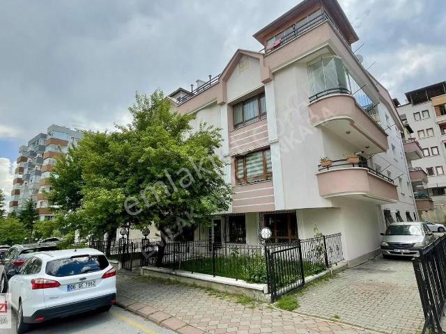 Metin Akkuş'da Ön Cephe, Ters Dublex Kullanışlı Satılık Daire