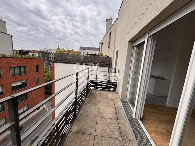 METRO 14 SAINT OUEN 3 PIECES BALCON PARKING