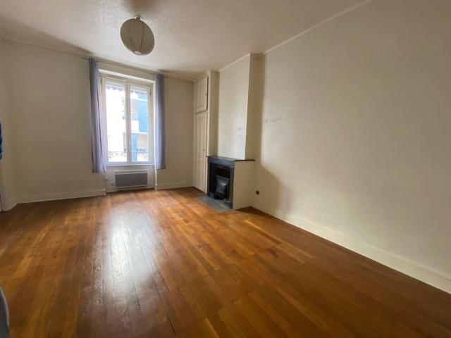 Métro Valmy. Appartement 2 pièces