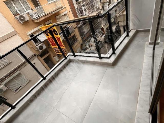 Metro Yakını Lüks Dekorlu 3+1 120m2 Çift Cepheli Arakat Daire