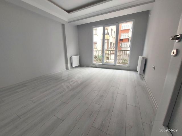 METRO,METROBÜSE 10 DK SIFIR BİNADA SATILIK DAİRE