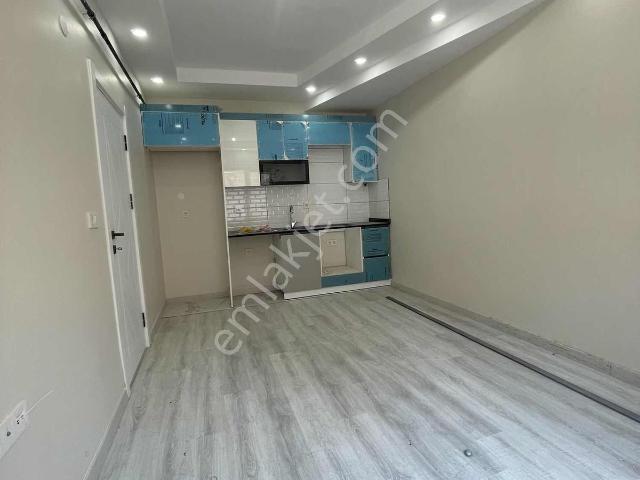 Metrobüs Ve Merkeze 2 Dk! 25 M² Bahçeli 2+1 Fiyatı Düşürdük!