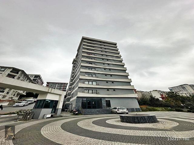 METROBÜSE 8 DK YÜRÜME GÜVENLİKLİ + HAVUZLU 1+1 SİTE İÇİ DAİRE !