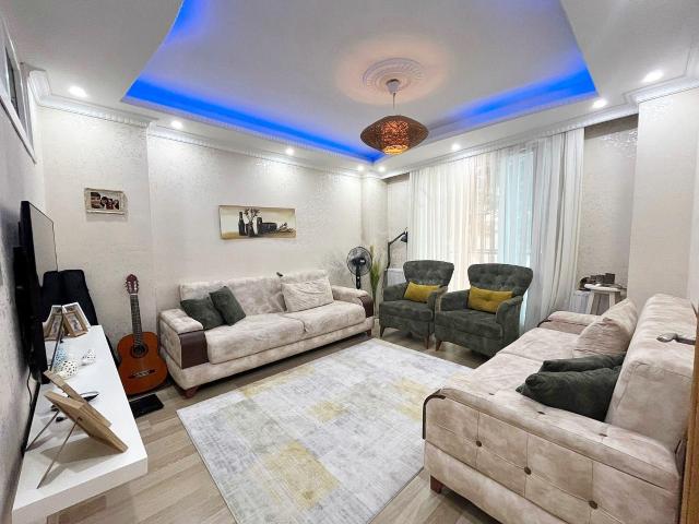 Metrobüse 8dk Kapalı Mutfaklı 1+1 Satılık Yüksek Giriş Daire !