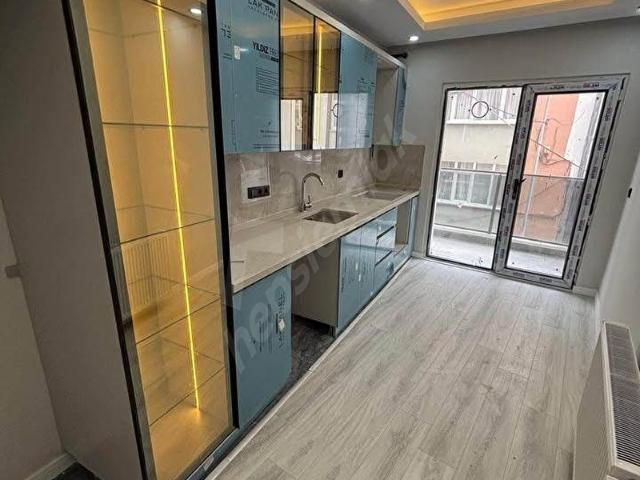 METROBÜSE KOMŞU ŞIK TASARIMLI YENİ BİNADA 2+1 FIRSAT DAİREMİZ