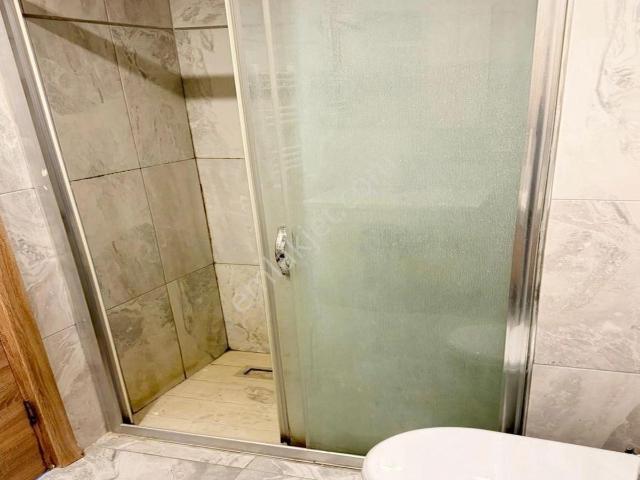 Metrobüse Çok Yakın Site İçinde Lüx Dekorlu Masrafsız Satılık 1+1 Arakat