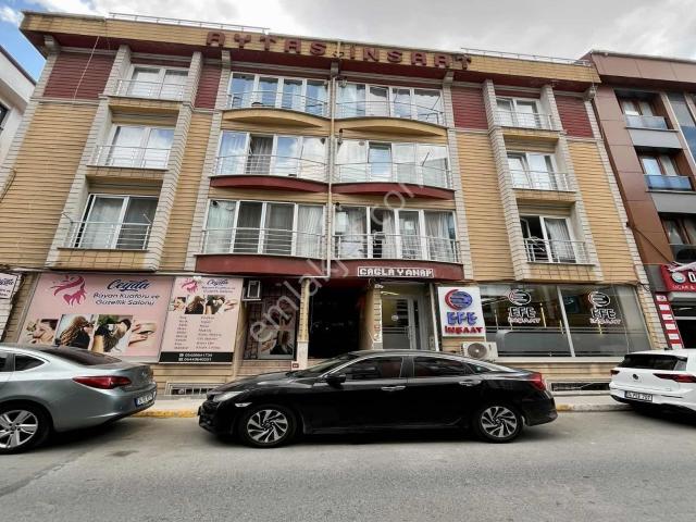 Metrobüse Marmarapark'a 3 Dk Mesafede Çift Bahçeli Satılık 2.5+1