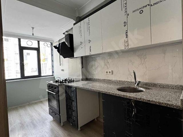 İskanlı Metrobüse Yakın 2+1 2.Kat 85m2 %90KrediSimpaşEminevim